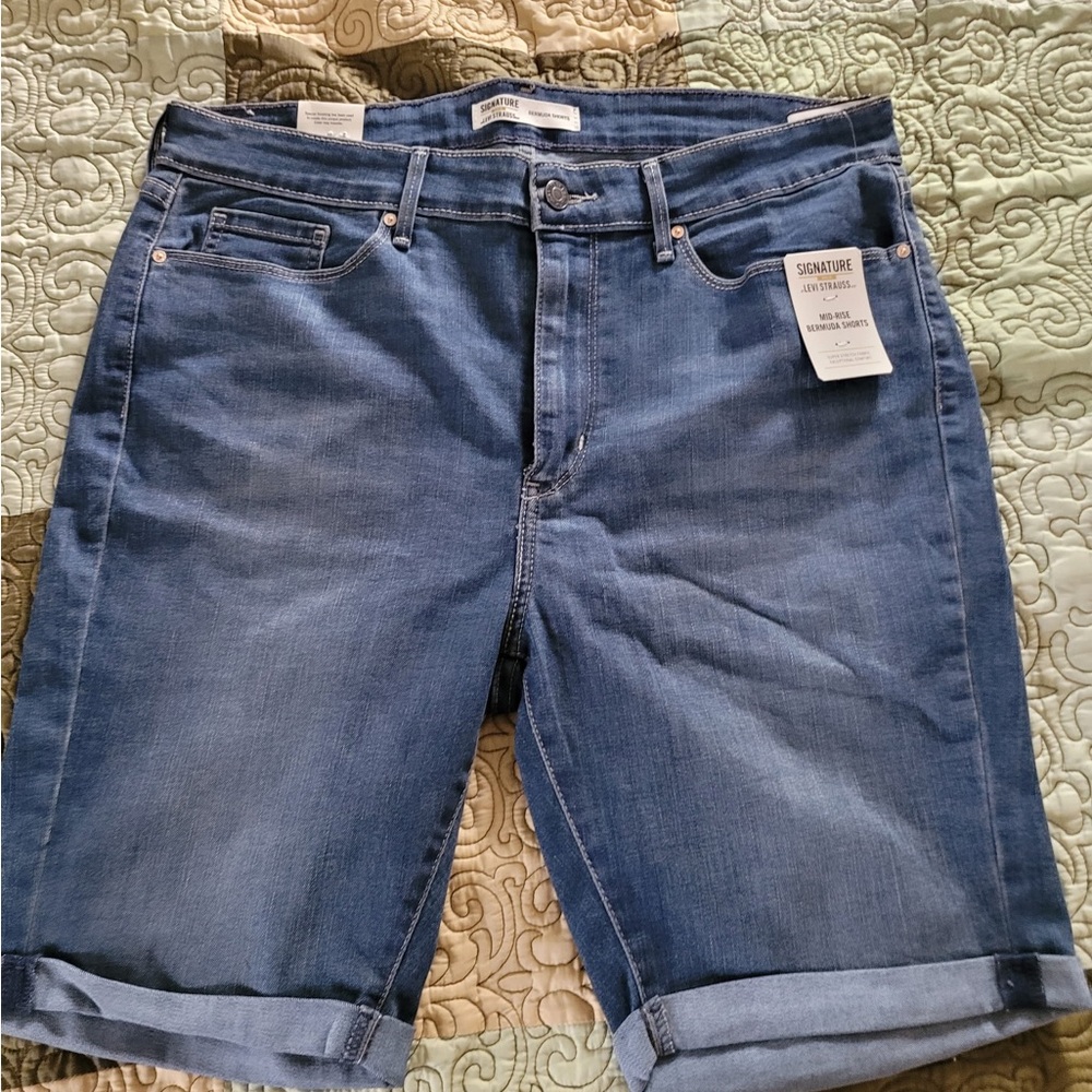 Levi's Mid-Rise Blue Bermuda Shorts